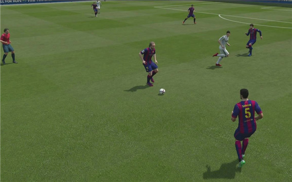 实况足球与《FIFA 16》试玩视频对比 你爱谁多